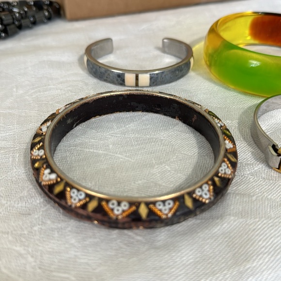 Six bangle bracelets - Picture 2 of 4